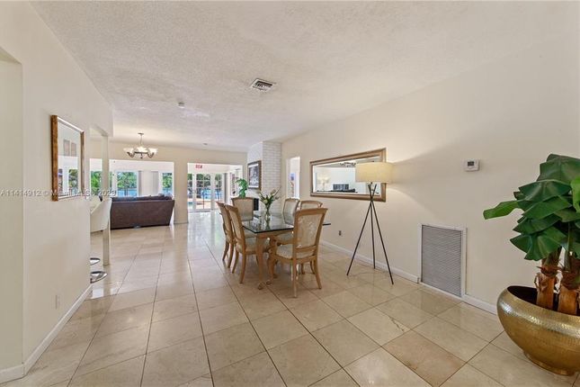 Property for sale in 936 N Northlake Dr, Hollywood, Florida, 33019, United States Of America