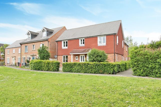 36, Hedgerow Walk, Andover photo 2