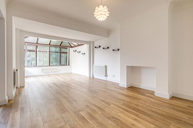 33, Thames Drive, Leigh-on-sea photo 3