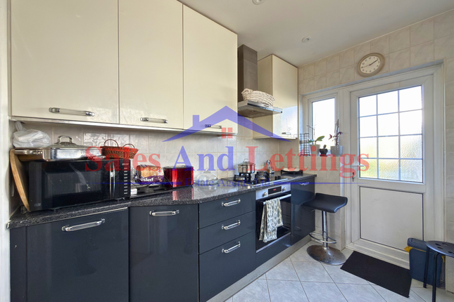 Ormesby Way, Harrow  photo 5