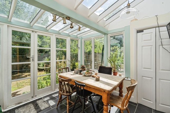 67, Oakfields, Surrey photo 3