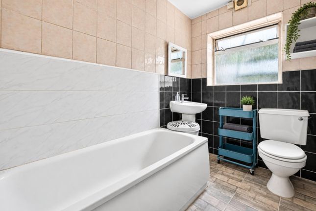 Flat 2, Western Court, Rosebank Way, Acton photo 4