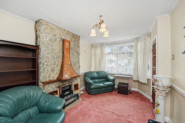 79, Curzon Avenue, Enfield photo 2