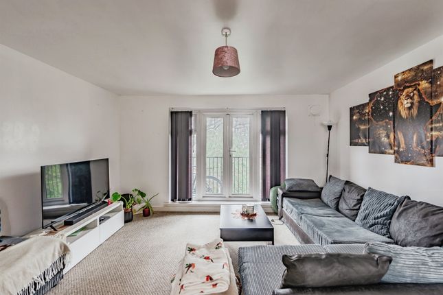 Flat 33, Woodfield Lodge, Woodfield Road, Crawley photo 4