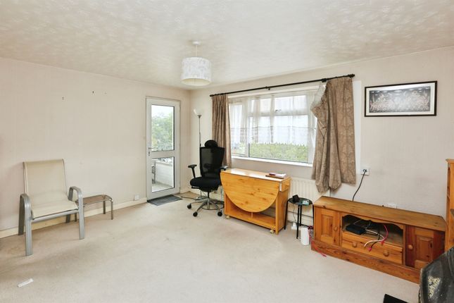5, Poulner Close, Southampton photo 2