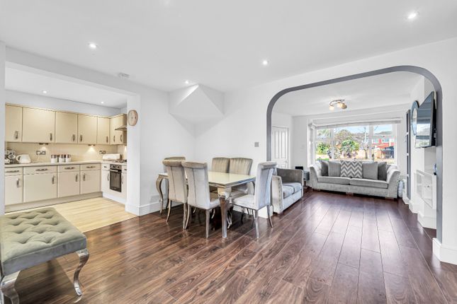 41 School Road, Ashford, Surrey photo 3