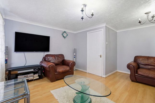 10, St. Mellion Close, London photo 4