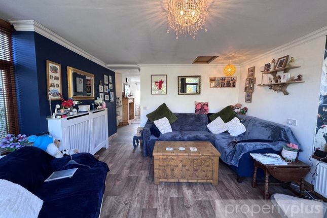 47, Highfield, Rhondda Cynon Taff photo 3