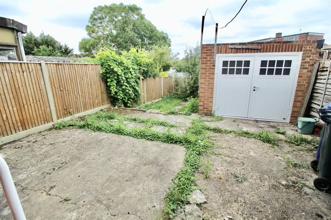 6, Hedgerley Gardens, Greenford photo 3