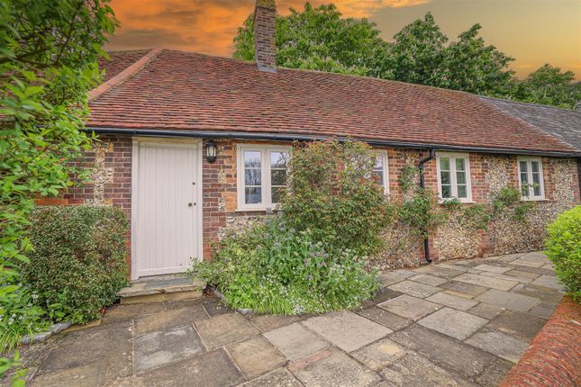Thumbnail Bungalow to rent in Markyate, St. Albans