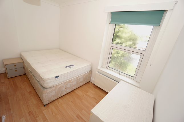 Flat to rent in Archway Road, London