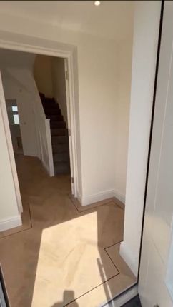 46 Montrose Avenue, Welling photo 3