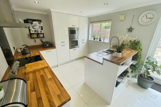 93 Ffordd Dol Y Coed, Pontyclun photo 3