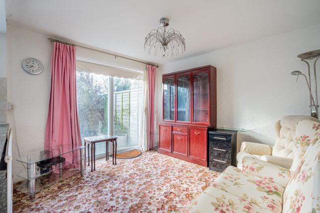 8, Thornwood Covert, York photo 4