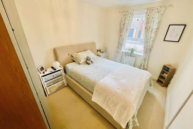 6, Jubilee Crescent, Northwich photo 3