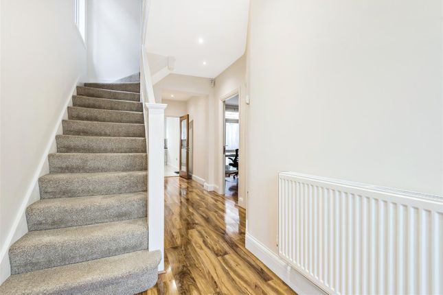 33, Rosslyn Crescent, Wembley photo 3