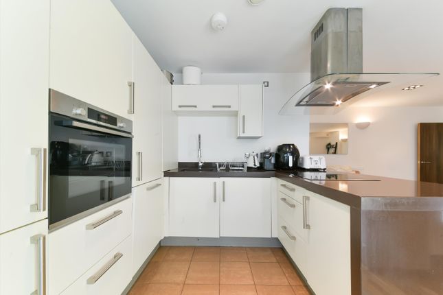 Vicentia Court, Battersea photo 3
