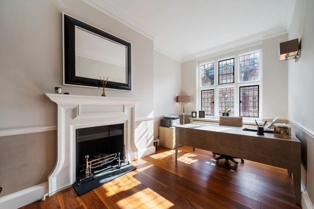 Flat to rent in Mount Street, Mayfair