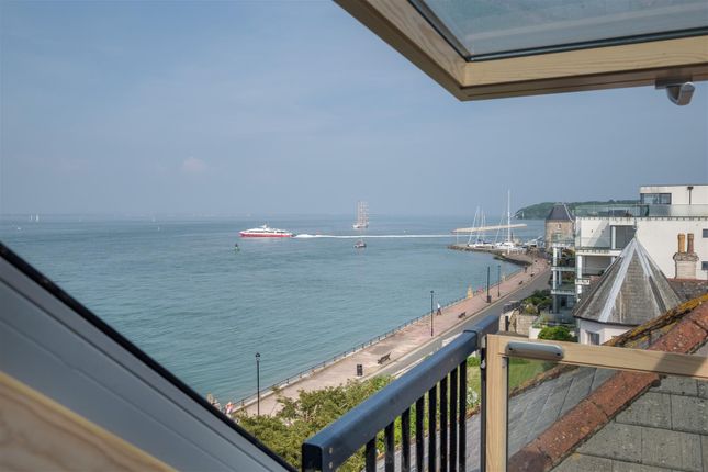Flat to rent in Queens Road, Cowes