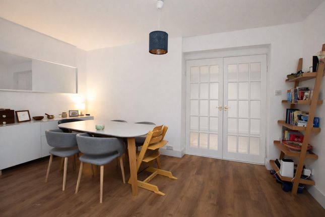 32, Lemsford Court, Borehamwood photo 4