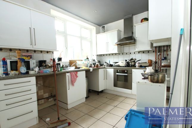 2 Mafeking Road, London photo 3