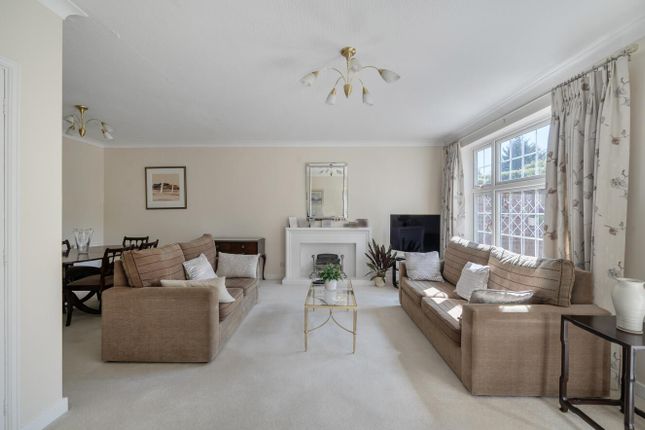 6, Sunningdale Close, Stanmore photo 3
