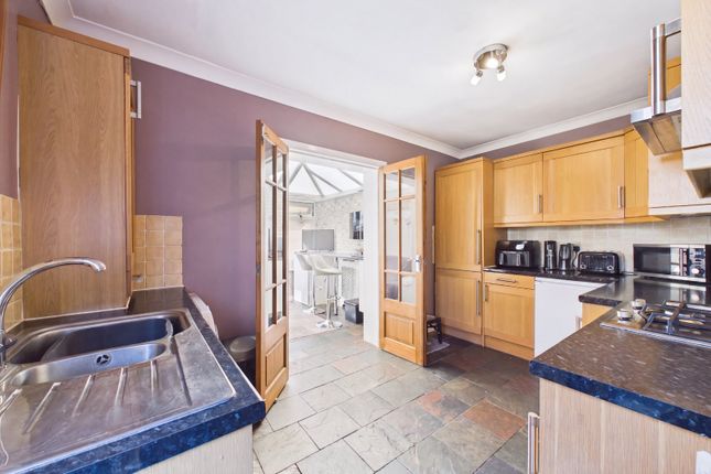 122, Boxalls Lane, Aldershot photo 4