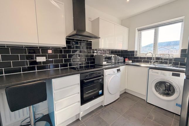 Cardinal Road, Leeds photo 2