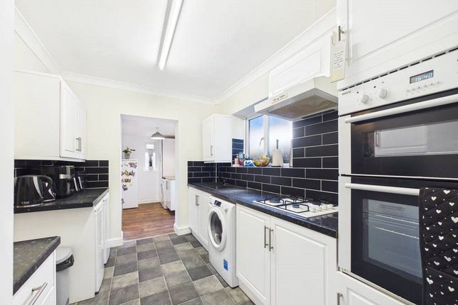 42, Canterbury Road, Worcestershire photo 3