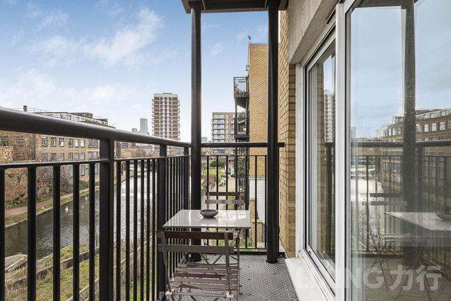 Flat for sale in Candle Street, Limehouse