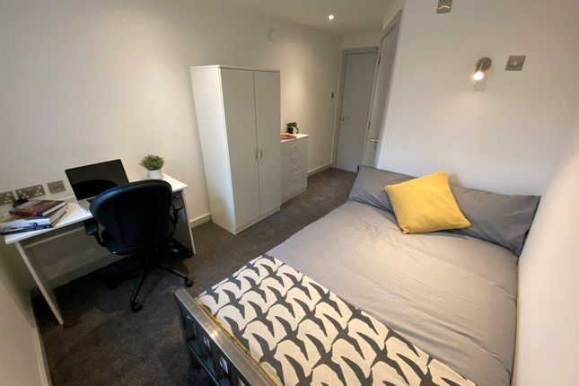 Flat to rent in Mooregate House, Middle Street