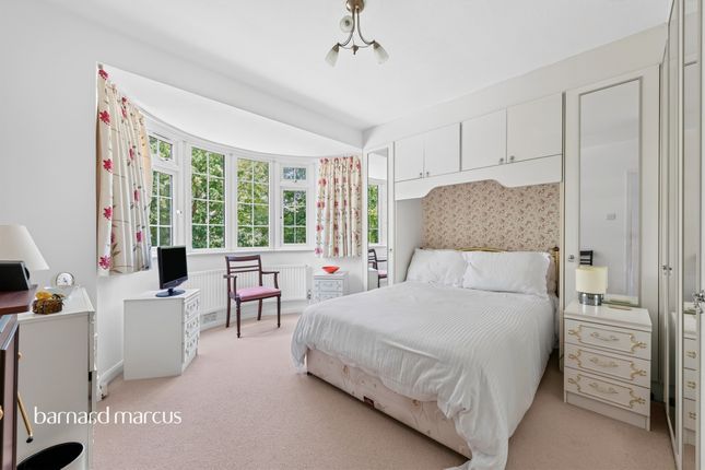 7, Moatside, Hanworth Park photo 4