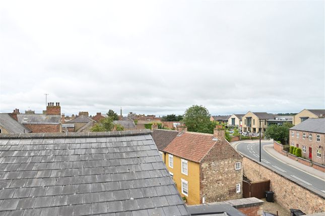Flat to rent in North Street, Ripon