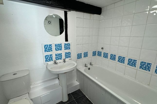 Flat 4, 15-17, High Street, Warminster photo 2