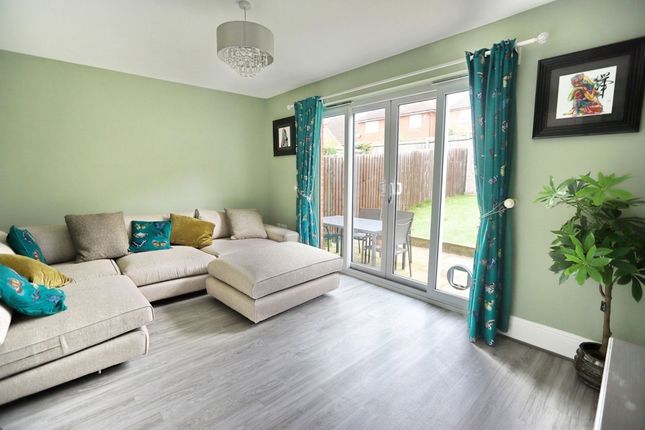 11 Oaks Close, Manchester photo 3
