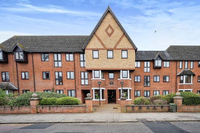 Thumbnail Flat for sale in Linden Road, Bedford, Bedfordshire