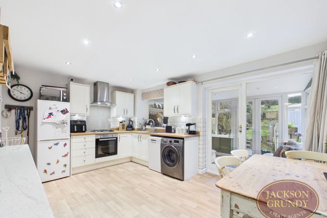 7, Meadow Rise, Towcester photo 2