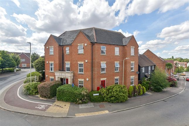 2-bed flat on Kirk View, Ashford, £132,500