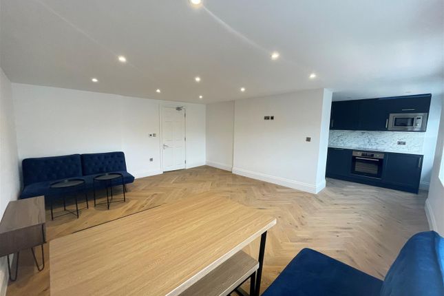 Flat 10, 7, Clarence Yard, Brighton photo 3