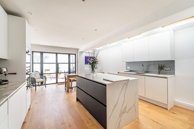 13, Gironde Road, London photo 2