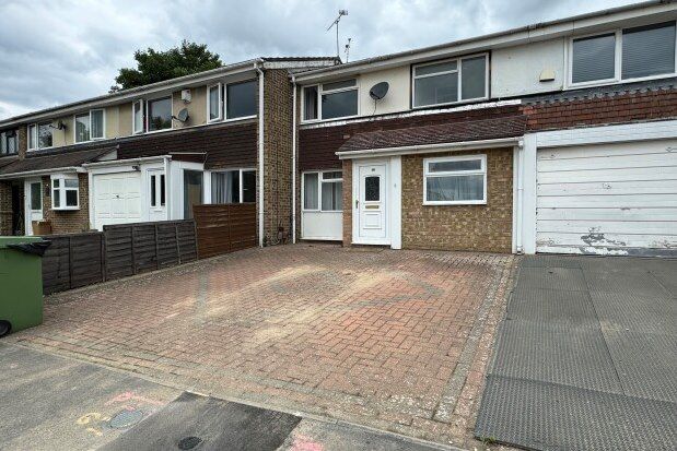 Thumbnail Terraced house to rent in Sunnybank, Sittingbourne