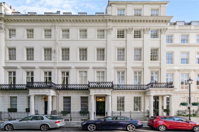 Flat to rent in Gloucester Square, Connaught Village W2