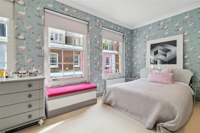 Mews house for sale in Princes Mews, London