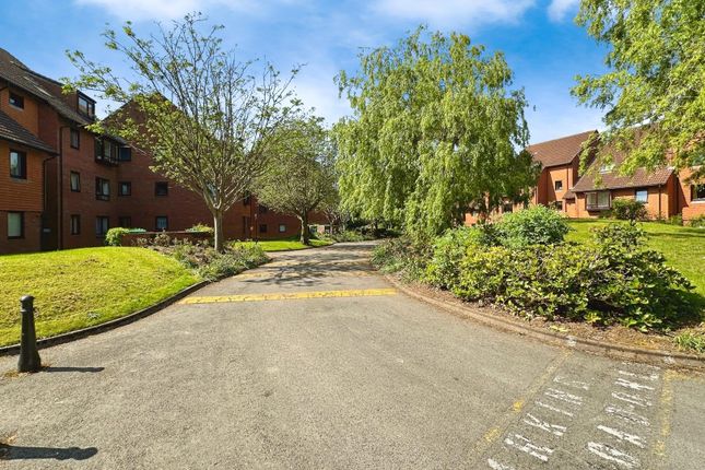 Flat 5, Colstone Court, Marina Gardens, Bristol photo 2