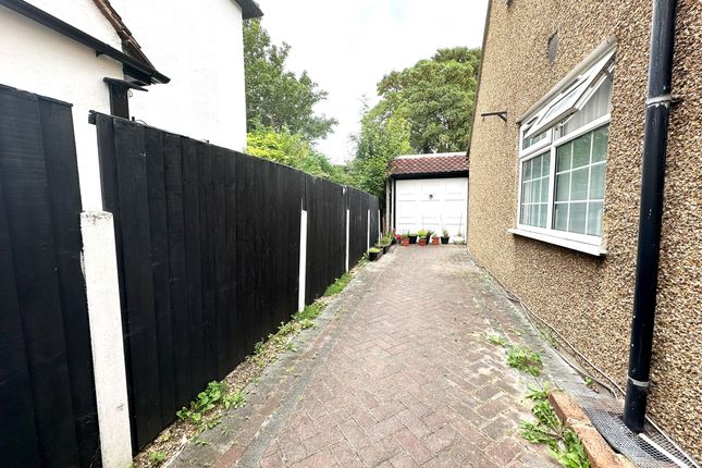 161 Southend Arterial Road, Hornchurch photo 5