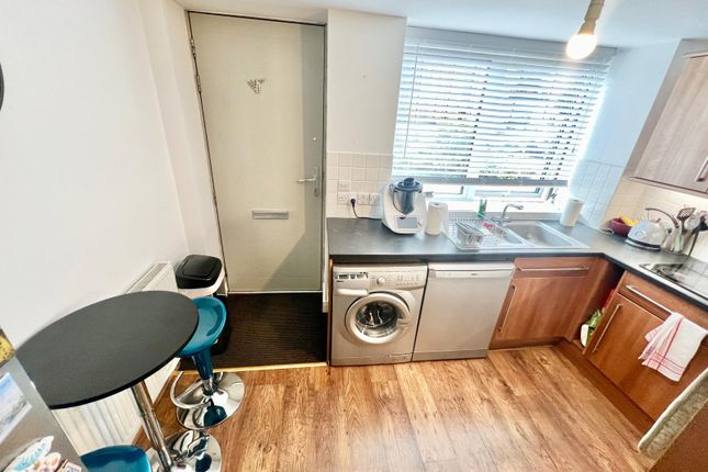 Flat 11, Ashby Wood Drive, NORTHAMPTON photo 3