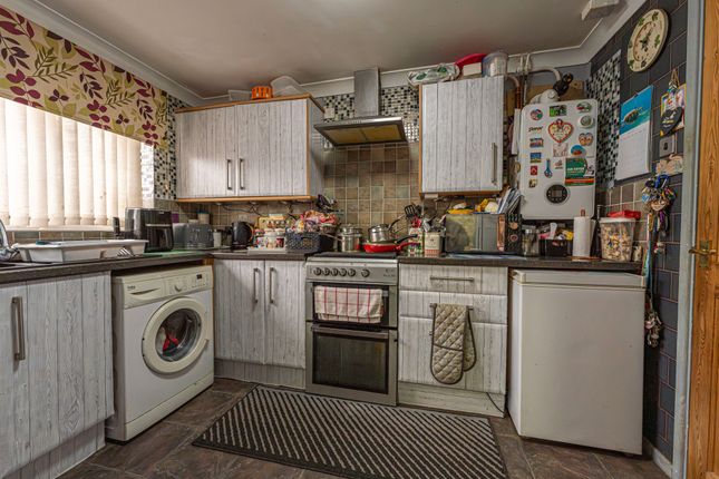 4 Laurel Close, Caldicot photo 2