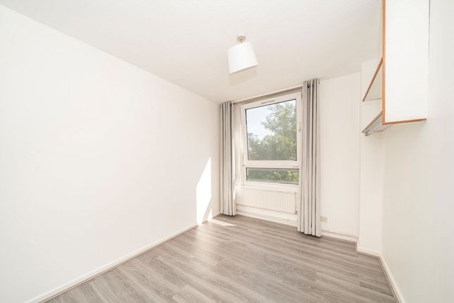Flat 8, John Wheatley House, Clem Attlee Court, London photo 4