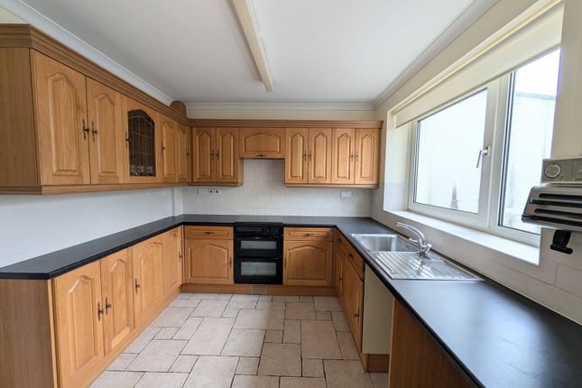 13, Penscynor, Neath photo 4