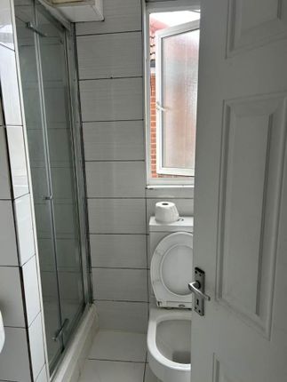Vivian avenue, London photo 4
